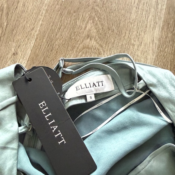 elliatt aria blue 3d floral accent cowl neck satin mini dress size small NEW - Picture 9 of 11